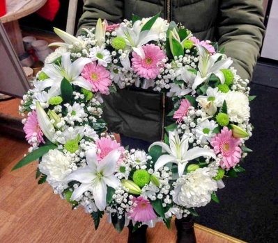 16” Pink & White Wreath