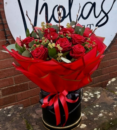 Luxury 12 Red Naomi Roses in a hat box