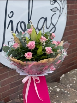 Stunning pink roses with white lily